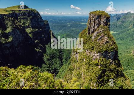 Magnifique canyon d'Esprasiado à Urubici, Santa Catarina, Brésil. Banque D'Images
