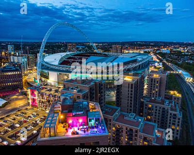 Une vue aérienne de la fête sur le toit à Londres près du stade Wembley Banque D'Images