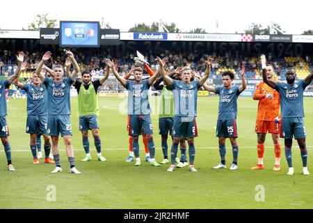 WAALWIJK - les joueurs de Feyenoord applaudissent aux supporters après le match néerlandais Eredivisie entre le RKC Waalwijk et le Feyenoord Rotterdam au stade des Mandemakers à 21 août 2022, à Waalwijk, aux pays-Bas. PNA JEROEN PUTMANS Banque D'Images