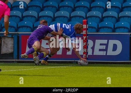 Halifax, Royaume-Uni. 21st août 2022. *** Lachlan Walmsley traverse pour essayer Halifax lors du match de championnat Betfred entre Halifax Panthers et Newcastle Thunder au Shay Stadium, à Halifax, au Royaume-Uni, le 21 août 2022. Photo de Simon Hall. Utilisation éditoriale uniquement, licence requise pour une utilisation commerciale. Aucune utilisation dans les Paris, les jeux ou les publications d'un seul club/ligue/joueur. Crédit : UK Sports pics Ltd/Alay Live News Banque D'Images