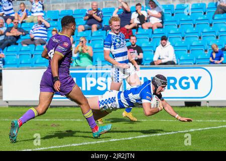 Halifax, Royaume-Uni. 21st août 2022. *** Louis Joufrett marque Halifax lors du match de championnat Betfred entre Halifax Panthers et Newcastle Thunder au Shay Stadium, à Halifax (Royaume-Uni), le 21 août 2022. Photo de Simon Hall. Utilisation éditoriale uniquement, licence requise pour une utilisation commerciale. Aucune utilisation dans les Paris, les jeux ou les publications d'un seul club/ligue/joueur. Crédit : UK Sports pics Ltd/Alay Live News Banque D'Images