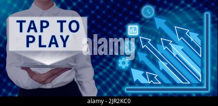 Texte montrant l'inspiration appuyez pour jouer. Business concept touchez l'écran pour commencer à jouer à un jeu ou autre chose Presentor Holding Tablet et Banque D'Images