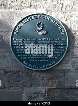 Ripon Green plaque sur le site de l'Old court House commémorant le Ripon Liberty Courthouse - Ripon Civic Society, Ripon, Yorkshire, Angleterre, Royaume-Uni Banque D'Images