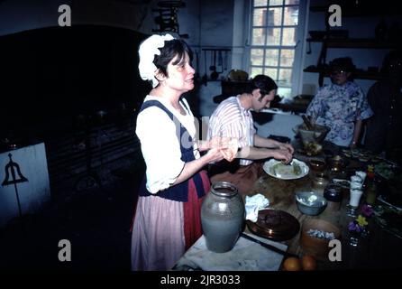 Williamsburg, Virginie. ÉTATS-UNIS 9/1987. Cuisine du palais. Financé par la Maison de Burgesses en 1706. Il a été construit à partir de 1706. La maison principale a brûlé en 1781, bien que les dépendances aient survécu un certain temps après. Le Palais du Gouverneur a été reconstruit en 1930s sur son site d'origine. C'est l'un des deux plus grands bâtiments de Colonial Williamsburg, l'autre étant le Capitole. Banque D'Images