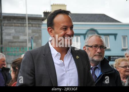 Leo Varadkar s'est rendu à Bantry ce matin pour rencontrer les habitants de Bantry. Banque D'Images