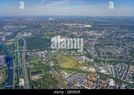 Vue aérienne, OLGA Park avec ASO Oberhausen résidence principale au PARC OLGA, tour sinueuse et ancienne maison à tête plate ainsi que jardin cathédrale à Osterfeld Banque D'Images