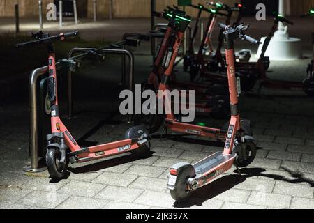 Scooters électriques à Liverpool Banque D'Images