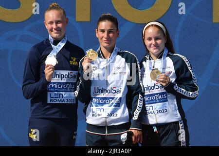 Foro Italico, Rome, Italie. 16th août 2022. Championnats d'Europe de natation Rome 2022: Médaille d'argent Emma Gullstrand, médaille d'or Elena Bertocchi et médaille de bronze Chiara Pellacane plongeon 1m tremplin crédit: Action plus Sports/Alamy Live News Banque D'Images