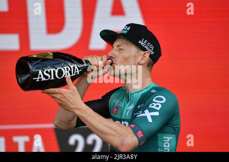 Breda, pays-Bas, 21/08/2022, l'irlandais Sam Bennett de Bora-Hansgrohe photographié sur le podium après la phase 3 de l'édition 2022 de 'Vuelta a Espana', Tour d'Espagne, 193,5 km de Breda à Breda aux pays-Bas, dimanche 21 août 2022. BELGA PHOTO LUC CLAESSEN Banque D'Images