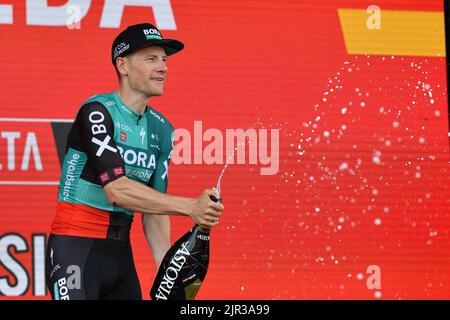 Breda, pays-Bas, 21/08/2022, l'irlandais Sam Bennett de Bora-Hansgrohe photographié sur le podium après la phase 3 de l'édition 2022 de 'Vuelta a Espana', Tour d'Espagne, 193,5 km de Breda à Breda aux pays-Bas, dimanche 21 août 2022. BELGA PHOTO LUC CLAESSEN Banque D'Images