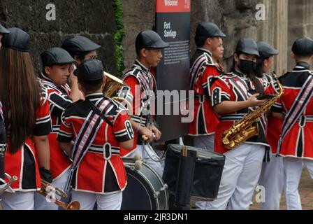 Groupe en attente de jouer dans le cadre de la procession religieuse, fort Santiago, Manille, Luzon, Philippines. Banque D'Images