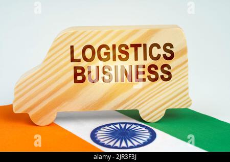 Le concept du transport de marchandises et de la logistique. Sur le drapeau de l'Inde il y a un camion avec l'inscription - logistique affaires Banque D'Images