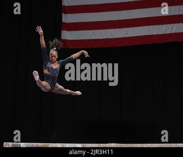 Tampa, Floride. ÉTATS-UNIS, 21 août 2022 : Shilese Jones pendant la période d'échauffement des finales des Championnats de gymnastique américains 2022 à l'Amalie Arena de Tampa, FL. Kyle Okita/CSM Banque D'Images