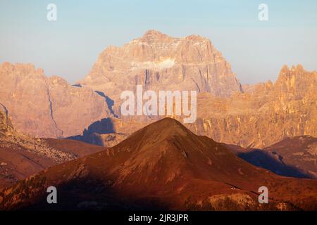 Vue en soirée sur le gruppo del Sorapis, le Tyrol du Sud, les dolomites, l'Italie Banque D'Images