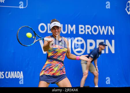 West Vancouver, Canada, le 21st août 2022 : Valentini Grammatikopoulou (GRE) a battu Lucia Bronzetti (ITA) 6-2, 6-4 au match final des femmes célibataires Odlum Brown VanOpen au Hollyburn Country Club de West Vancouver, Canada. Crédit : Joe ng/Alay Live News Banque D'Images