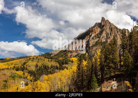 Aiguilles d'Ophir et tremble en automne, San Juan Skyway, San Juan Mountains, Colorado Banque D'Images