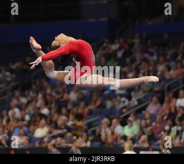 Tampa, Floride. ÉTATS-UNIS, 21 août 2022 : Konnor McClain de l'OMMS participe à l'exercice au sol lors de la finale des Championnats de gymnastique américains 2022 à l'Amalie Arena de Tampa, en Floride. Kyle Okita/CSM Banque D'Images