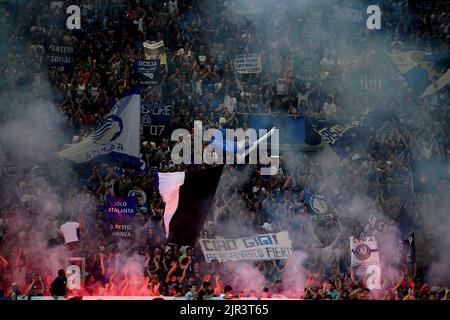 Bergame , Italia - 21/08/2022, Foto Spada/Lapresse 21 Agosto 2022 - Bergame , Italia - sport, calcio - Atalanta vs Milan - Campionato italiano di calcio Serie A TIM 2022/2023 - Stadio Gewiss . Nella foto: tifosi atalanta 21 août 2022 Bergame , Italie - sport, calcio - Atalanta vs Milan - Championnat italien de football série A 2022/2023 - Stade Gewiss . Dans le pic: atalanta fans Banque D'Images