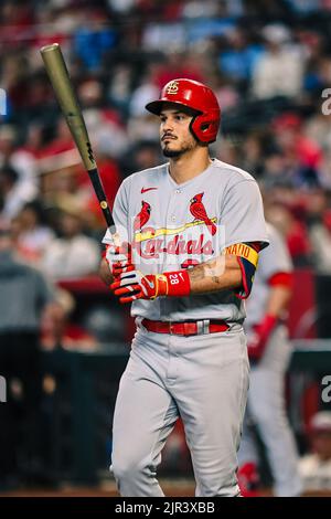 Les Cardinals de Saint-Louis désignés par Nolan Arenado (28) se promènent vers la boîte de la batte dans le huitième repas d'un match de baseball MLB contre l'Arizo Banque D'Images