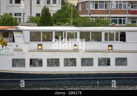 Grand bateau de croisière sur la rivière Trent à Nottingham, Royaume-Uni Banque D'Images