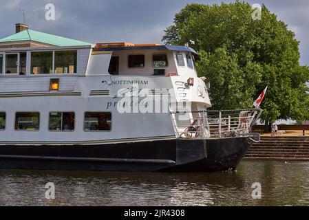 Grand bateau de croisière sur la rivière Trent à Nottingham, Royaume-Uni Banque D'Images