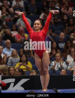 Tampa, Floride. ÉTATS-UNIS, 21 août 2022 : Konnor McClain de l'OMMS débarque lors de la finale des championnats de gymnastique américains 2022 à l'Amalie Arena de Tampa, en Floride. Kyle Okita/CSM Banque D'Images