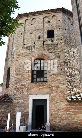 Baptistère octogonale de Neon. Vue externe. Ravenne, Italie. Banque D'Images