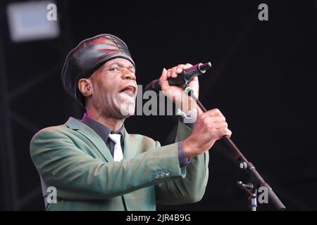 Arthur 'Gaps' Hendrickson de The Selecter se produisant sur scène au Music Rewind Festival South 2022 des années 80 à Henley-on-Thames, Royaume-Uni Banque D'Images