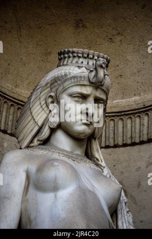 France. Paris (75) (quartier 1th) le musée du Louvre. Le musée du Louvre. La statue de Cléopâtre (par François Fanniere et Ferdinand Faivre), dans la Co Banque D'Images