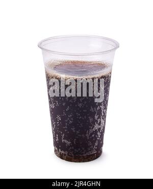 soda dans une tasse en plastique transparent isolée sur blanc Banque D'Images