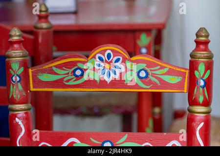 Détail de la chaise à l'intérieur d'un stand à la Foire d'avril à Séville (Espagne). Banque D'Images