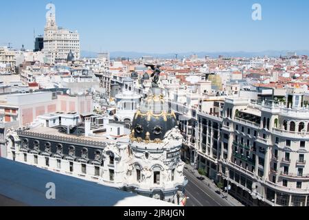 Vue panoramique sur la rue Gran via à Madrid, en Espagne Banque D'Images