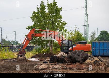 Une pelle hydraulique garée sur un chantier de construction Banque D'Images