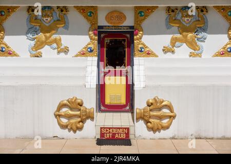 Entrée au temple bouddhiste tibétain à Hantum, Frise. Karma Deleg Chö Phel Ling est un centre de méditation et d'étude. Le stupa a été construit en 1988. Banque D'Images