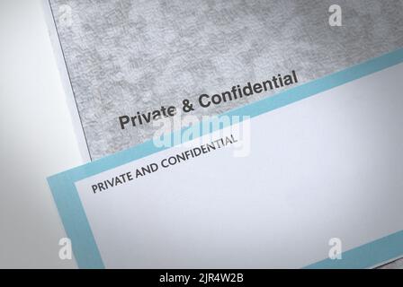 Close up d'enveloppes marqués Privé et confidentiel Banque D'Images