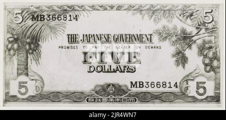 Une photo d'époque vers 1942 montrant un faux billet de cinq dollars émis par l'armée japonaise pendant l'invasion de la Malaisie et la chute de Singapour. L'argent d'invasion japonaise, officiellement connu sous le nom de Banque de développement du Sud Notes comme un remplacement de la monnaie locale après la conquête des colonies et d'autres États pendant la Seconde Guerre mondiale Banque D'Images