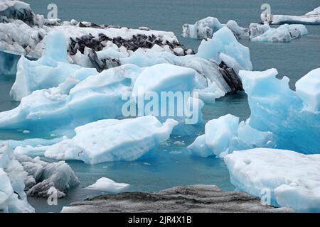 Floes de glace au lagon glaciaire de Jokulsarlon en Islande Banque D'Images