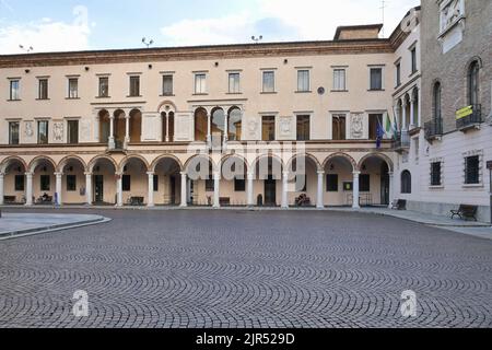 Hôtel de ville sur la place du Dôme en Crema, Cremona, Lombardie, Italie Banque D'Images