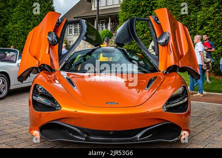 Highlands, Caroline du Nord - 10 juin 2022 : vue de face basse d'une McLaren 720s coupé 2018 lors d'un salon automobile local. Banque D'Images
