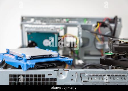 Vue fermée des disques durs SSD sur le PC de bureau professionnel Banque D'Images