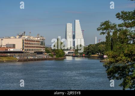 Roche-Turm oder Roche Tower und der Rhein à Bâle, Schweiz, Europa | la Tour Roche et le Rhin à Bâle, Suisse, Europe Banque D'Images