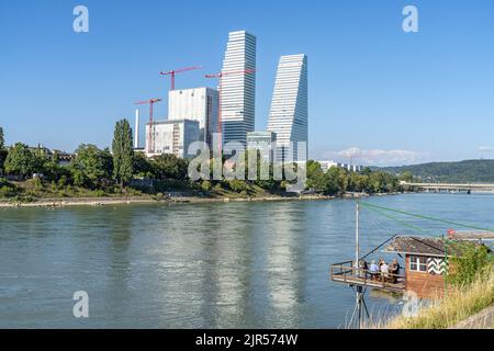 Roche-Turm oder Roche Tower und der Rhein à Bâle, Schweiz, Europa | la Tour Roche et le Rhin à Bâle, Suisse, Europe Banque D'Images