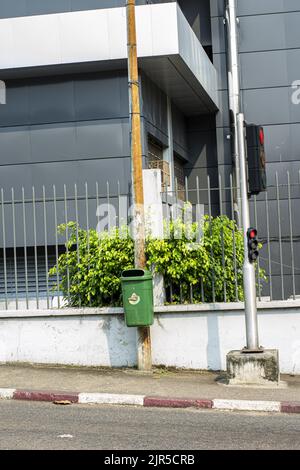 Des ordures modernes peuvent être installées dans la ville pour lutter contre l'insalubright, à Libreville sur 10 janvier Banque D'Images