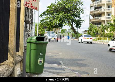 Des ordures modernes peuvent être installées dans la ville pour lutter contre l'insalubright, à Libreville sur 10 janvier Banque D'Images