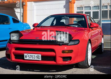 Une voiture de sport Toyota Celica rouge garée Banque D'Images