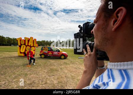 Eindhoven, pays-Bas, 2022-08-22 13:01:13 MEILLEUR - MEILLEUR - Rob Kemps de Snollebollekes parle à la presse. Le chanteur de la loi de parti a expliqué les plans pour le festival de deux jours Total Loss qui est organisé sur le site. ANP LEVIN DEN BOER pays-bas - belgique sortie Banque D'Images