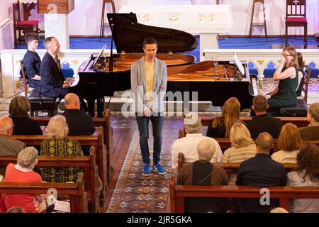 Deux concerts de piano dans une église. Île de Valentia, comté de Kerry, Irlande Banque D'Images