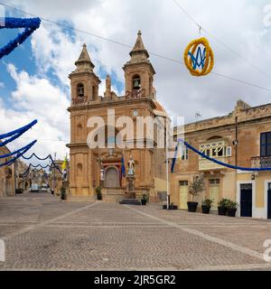 L'église paroissiale de notre-Dame de Pompéi située au bord de la mer du village de pêcheurs populaire de Marsaxlokk. L'église fut construite en 1890. Banque D'Images