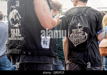 Punks bei der Umbenennungsfeier des Heinrichplatzes à Rio-Reiser-Platz à Berlin-Kreuzberg. Zur Feier mit der Politrockband ton Steine Scherben kam Banque D'Images