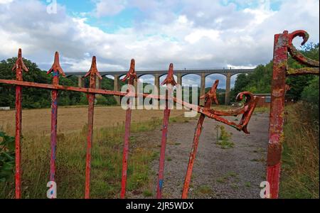 Vue sur l'aqueduc de Pontcysyllte, l'incroyable aqueduc de Thomas Telford au-dessus de la rivière Dee près de Wrexham, au nord du pays de Galles, Royaume-Uni,LL20 7TY Banque D'Images